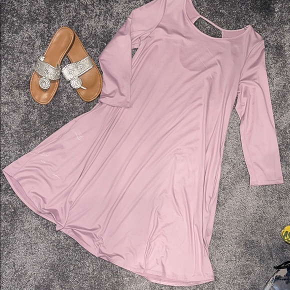 Dresses & Skirts - ✨ 3 for $20 ✨ Women’s keyhole back dress